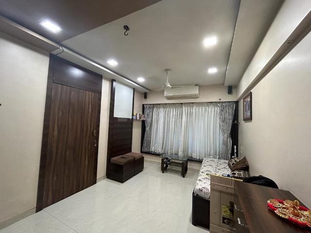 1 BHK Apartment in Kandivali East for resale Mumbai. The reference number is 19695364
