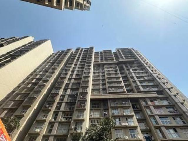 1 BHK Apartment in Kandivali East for resale Mumbai. The reference number is 20058947