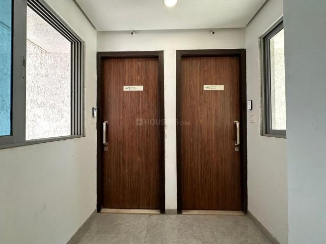 1 BHK Apartment in Kandivali East for resale Mumbai. The reference number is 20063440