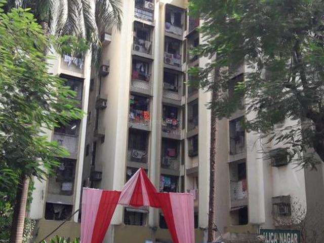 1 BHK Apartment in Kandivali East for resale Mumbai. The reference number is 20348844
