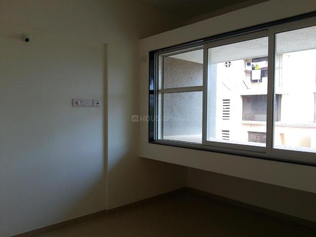 1 BHK Apartment in Kandivali East for resale Mumbai. The reference number is 832471