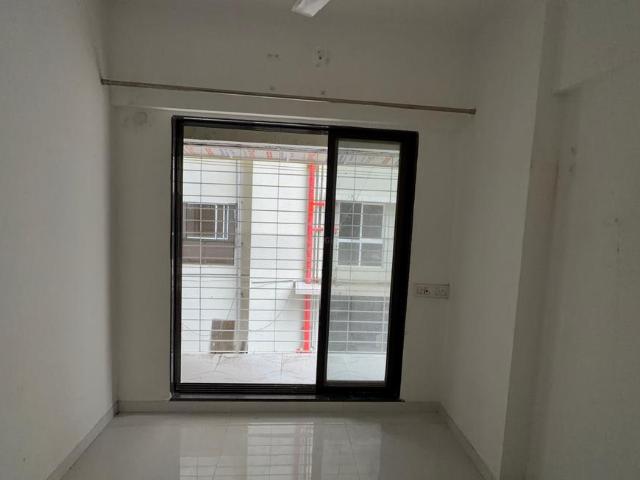 1 BHK Apartment in Kandivali West for rent Mumbai. The reference number is 20630284