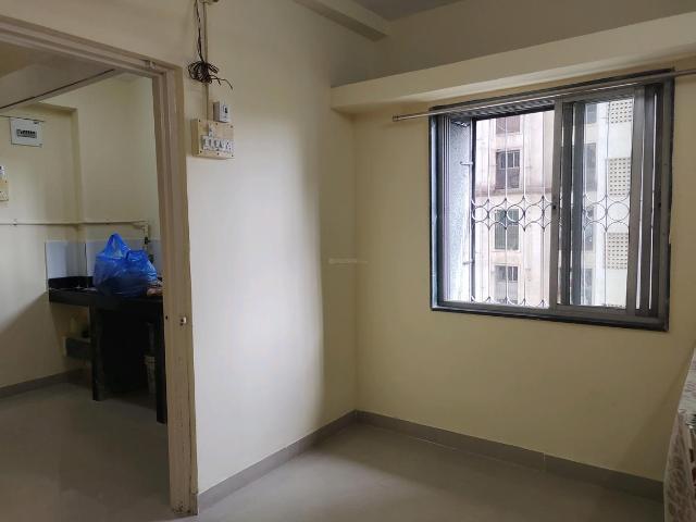 1 BHK Apartment in Kandivali West for resale Mumbai. The reference number is 20445936