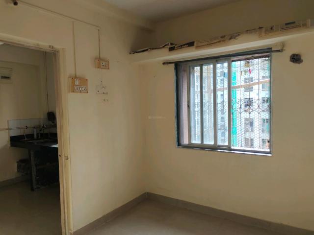 1 BHK Apartment in Kandivali West for resale Mumbai. The reference number is 20695619