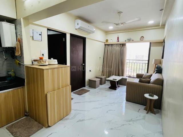 1 BHK Apartment in Kandivali West for resale Mumbai. The reference number is 20275101