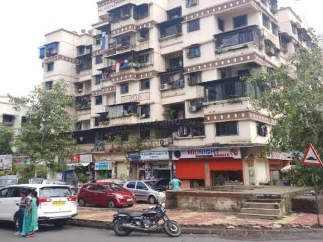 1 BHK Apartment in Kandivali West for resale Mumbai. The reference number is 8926411