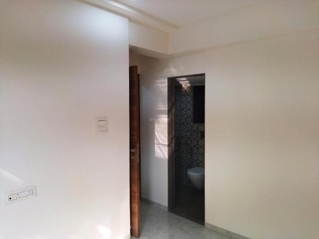 1 BHK Apartment in Kasarvadavali for rent Thane. The reference number is 18749028