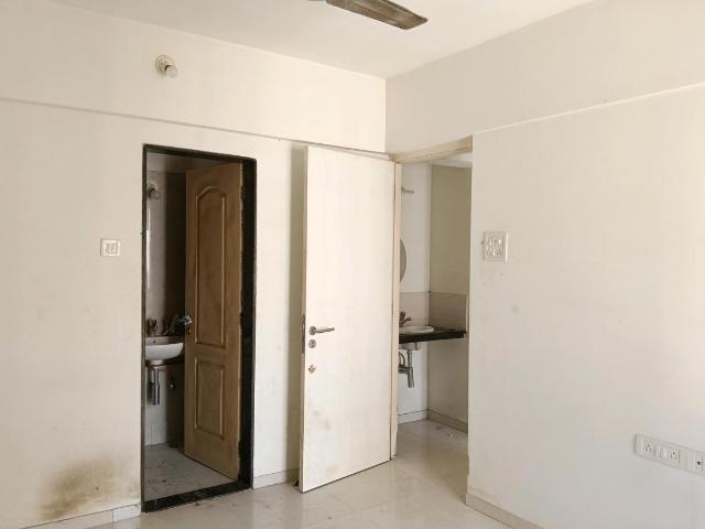 1 BHK Apartment in Kasarvadavali for rent Thane. The reference number is 19856918