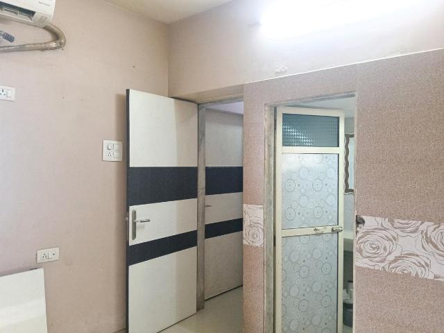 1 BHK Apartment in Kasarvadavali for rent Thane. The reference number is 20538138