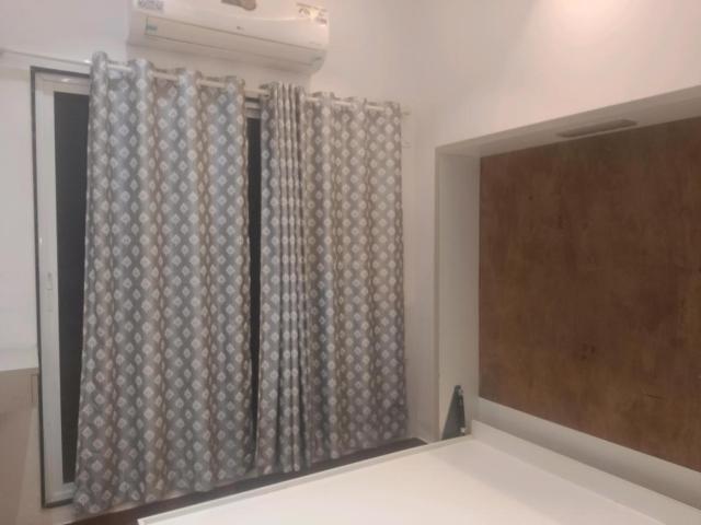 1 BHK Apartment in Malad East for resale Mumbai. The reference number is 20338577