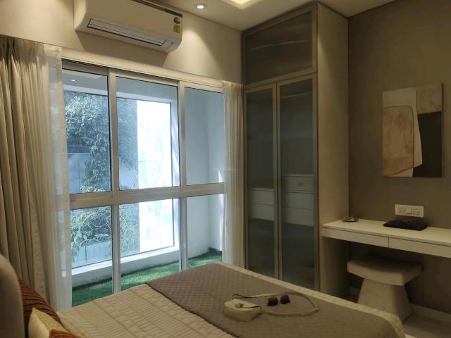 1 BHK Apartment in Malad West for resale Mumbai. The reference number is 19184656