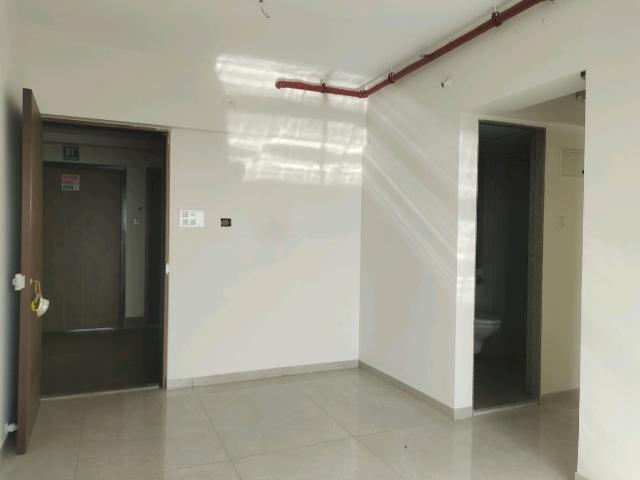 1 BHK Apartment in Malad West for resale Mumbai. The reference number is 20408114
