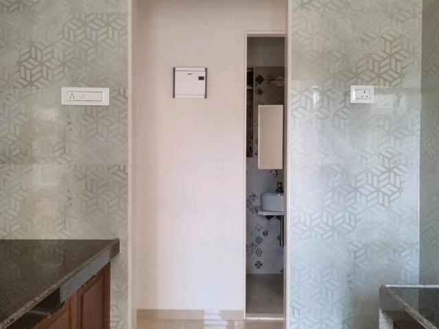 1 BHK Apartment in Mira Road East for resale Mumbai. The reference number is 5615495
