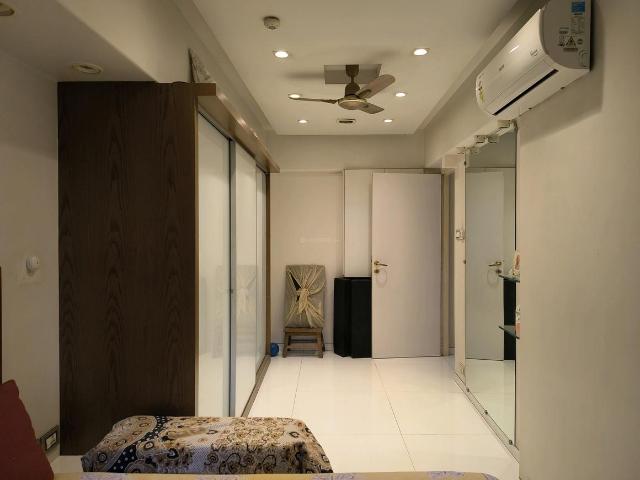 1 BHK Apartment in Santacruz West for resale Mumbai. The reference number is 18863767