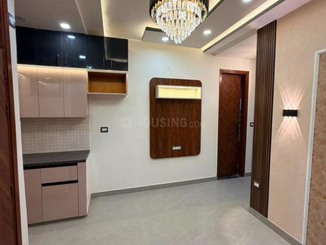 2 BHK Apartment in Raju Parak Extension for resale New Delhi. The reference number is 20608385