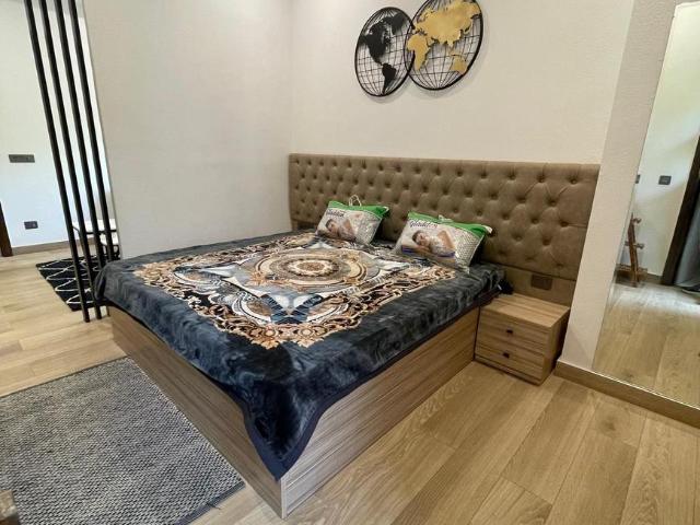 1 BHK Apartment in Sector 56 for rent Gurgaon. The reference number is 20000415