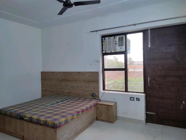 1 BHK Apartment in Sector 67 for rent Gurgaon. The reference number is 12114575