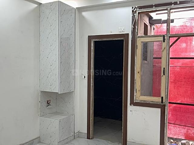 1 BHK Apartment in Sector 74 for resale Noida. The reference number is 19772119