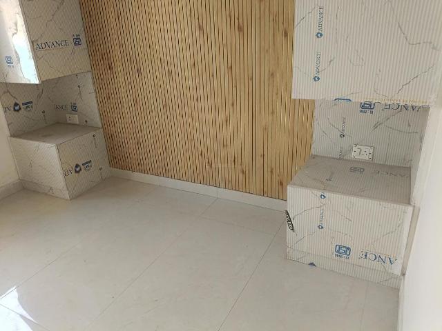 1 BHK Apartment in Sector 73 for resale Noida. The reference number is 19530314
