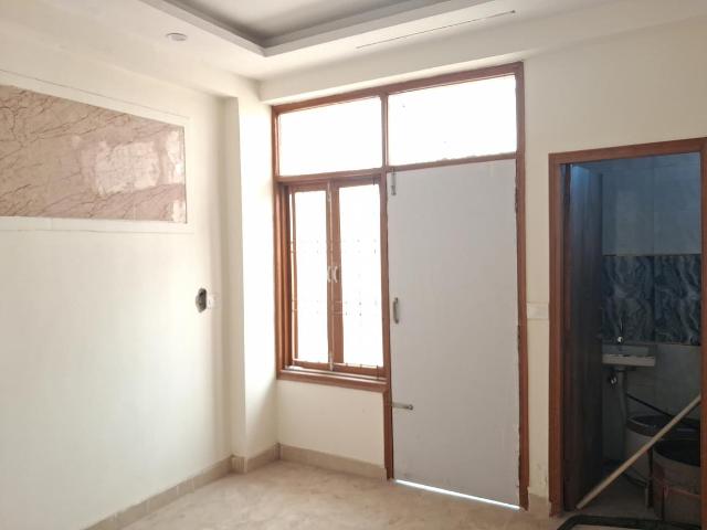 1 BHK Apartment in Sector 73 for resale Noida. The reference number is 19740055