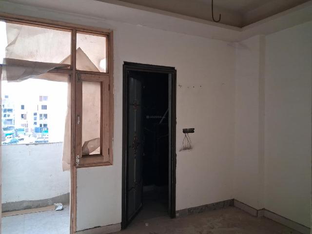 1 BHK Apartment in Sector 73 for resale Noida. The reference number is 19817230