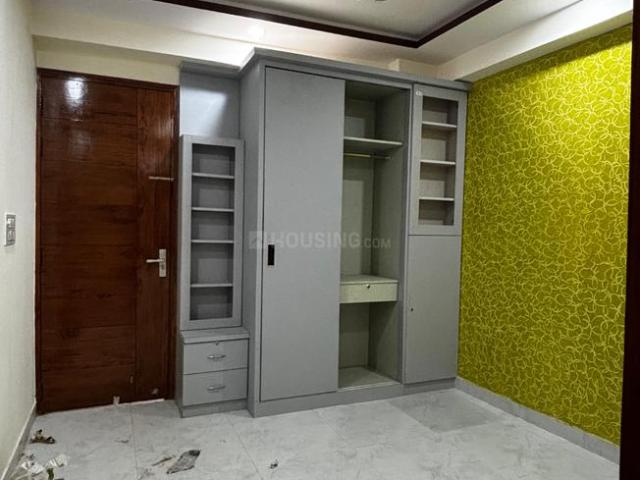 1 BHK Apartment in Sector 73 for resale Noida. The reference number is 19968010