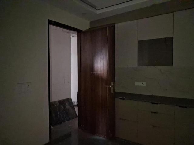 1 BHK Apartment in Sector 73 for resale Noida. The reference number is 20456075