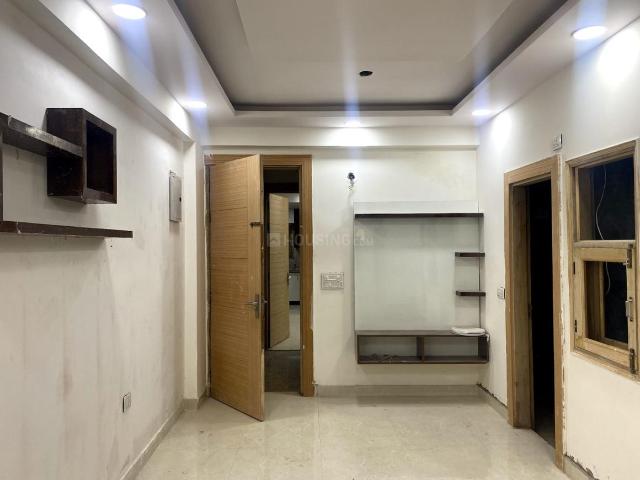 1 BHK Apartment in Sector 73 for resale Noida. The reference number is 20013946