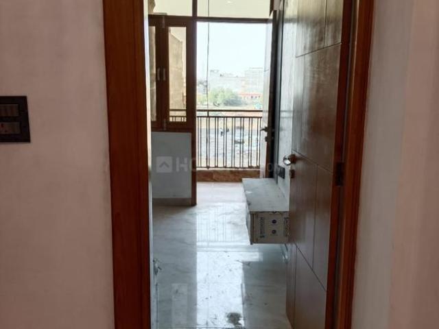 1 BHK Apartment in Sector 73 for resale Noida. The reference number is 20078131