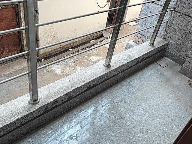 1 BHK Apartment in Sector 89 for resale Noida. The reference number is 19670312