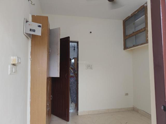 1 BHK Apartment in Paschim Vihar for rent New Delhi. The reference number is 20384024