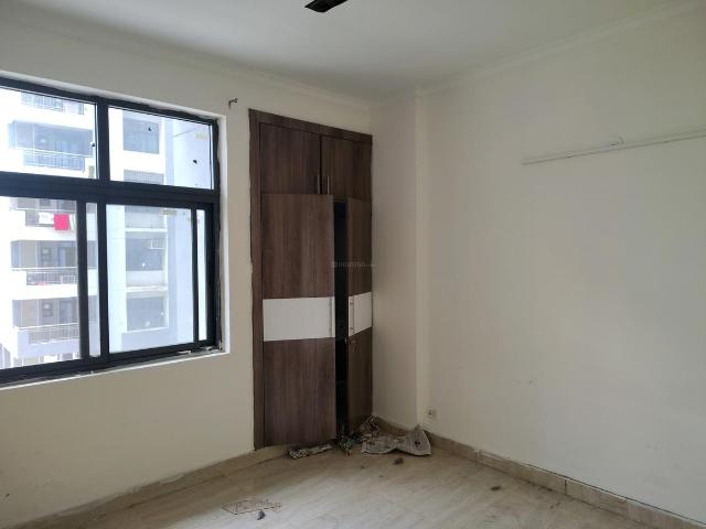 1 BHK Apartment in Phi II for resale Greater Noida. The reference number is 17748348