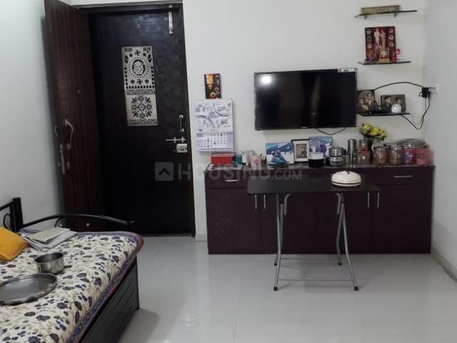 1 BHK Apartment in Vile Parle East for rent Mumbai. The reference number is 17210240