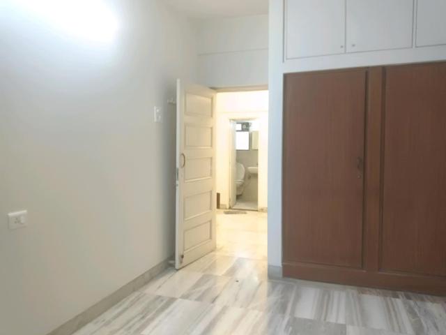 1 BHK Apartment in Vile Parle East for rent Mumbai. The reference number is 18047042