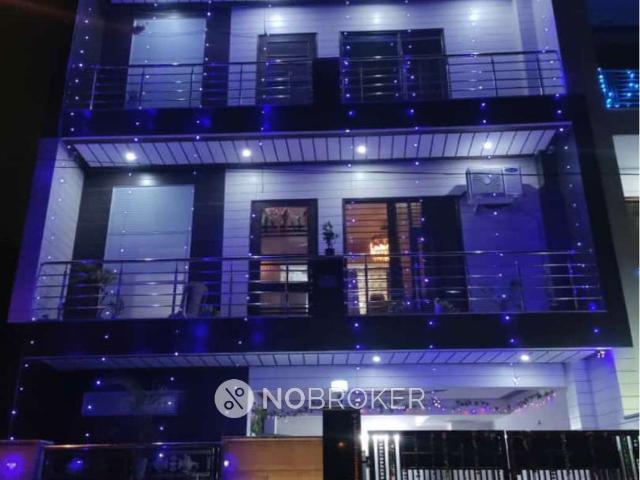 1 BHK Flat for Rent In Phi Iii