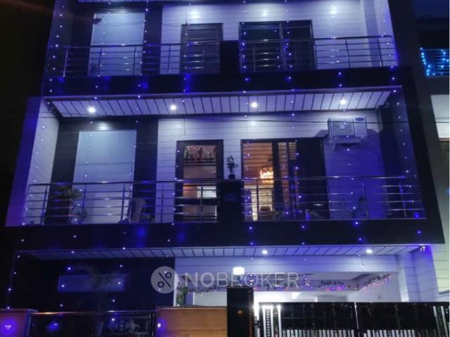 1 BHK Flat for Rent In Phi Iii