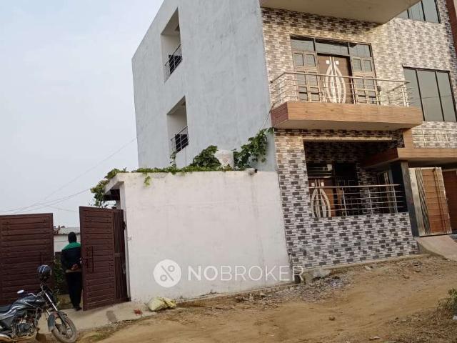 2 BHK Flat In Bhardwaj Home for Rent In Sector 69