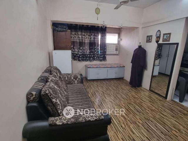 1 BHK Flat In Madinatul Aman Apartments, Lbs Marg For Sale In Kurla
