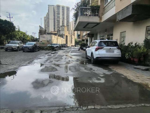 1 BHK Flat In Mahagun Mascot for Rent In Crossings Republik