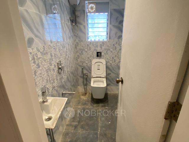 1 BHK Flat In Mohini Castle for Rent In Khar West