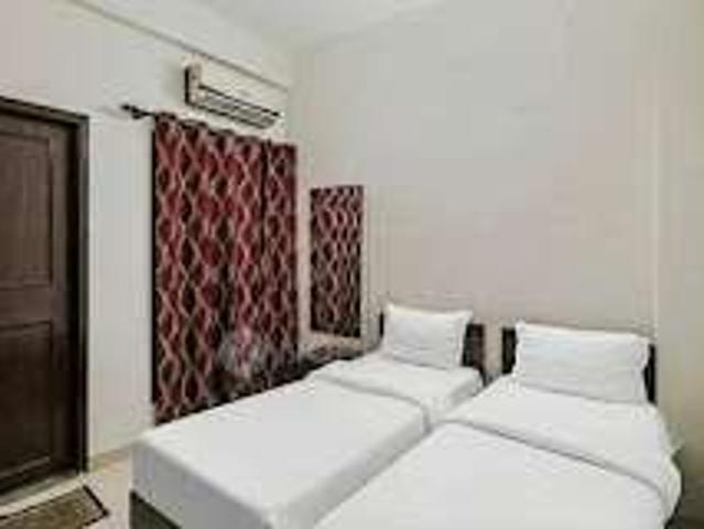 1 BHK Flat In Osholuxurypg for Rent In Sector 38