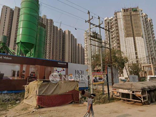 1 BHK Flat In Dream Valley 2 Noida Extension for Rent In Amrapali High Life 2