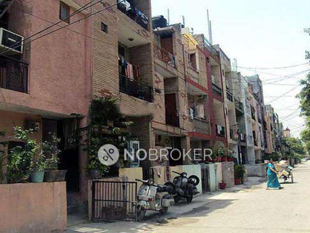 1 BHK Flat In Janta Flats, Sector 12, Noida for Rent In Sec