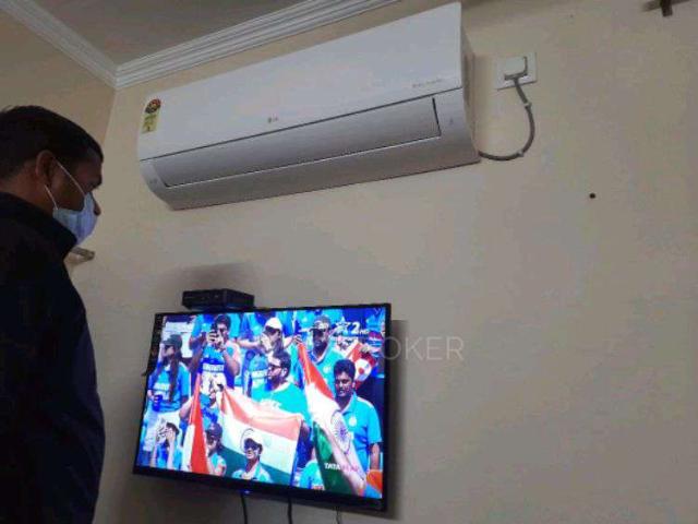 1 BHK Flat In Reputed Sarswati Vihar for Rent In Anil Gener