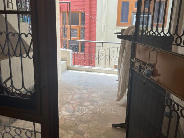 1 BHK Flat In Standalone Buidling for Rent In Janakpuri
