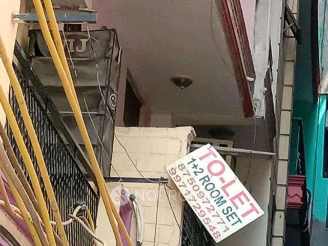 1 BHK Flat In Standalone Building for Rent In Saket