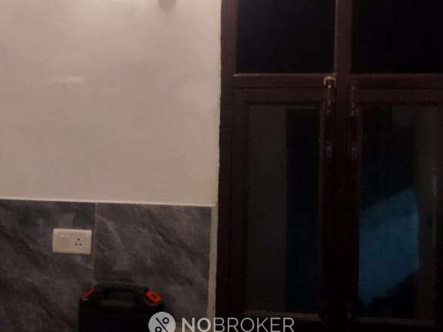 1 BHK Flat In Standalone Building for Rent In Sector 16b