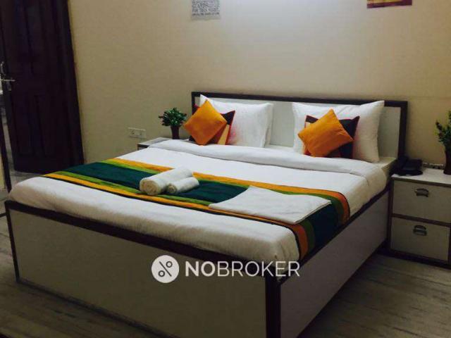 1 BHK Flat In Standalone Building for Rent In Parel East