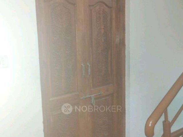 1 BHK Flat In Standlone Building for Rent In Banjara Hills Road No. 10