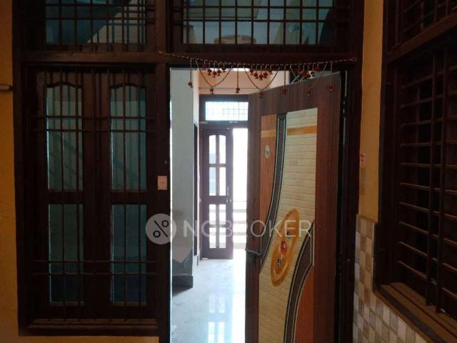 1 BHK Flat In Yadav Building for Rent In Sector 105